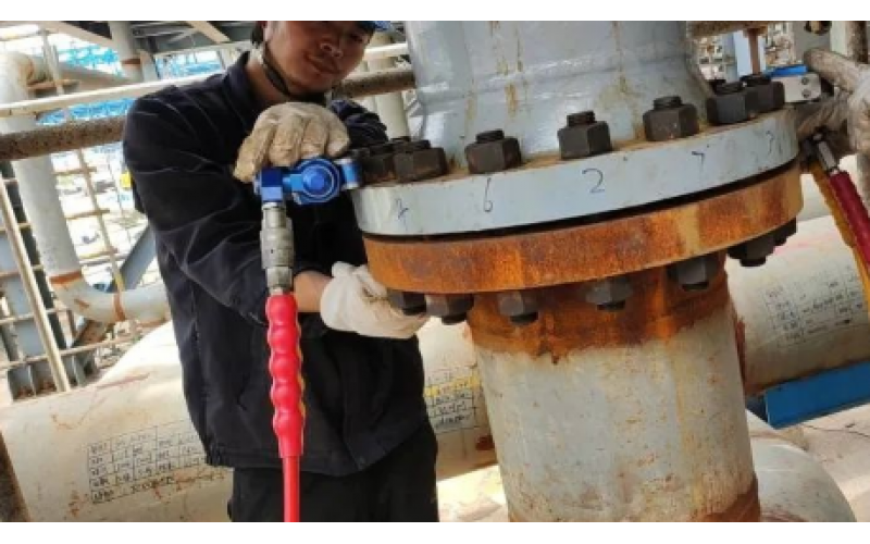 冶金余热回收设备螺栓安装预紧选用KWZK时博体育官方,时博体育登录液压力矩扳手